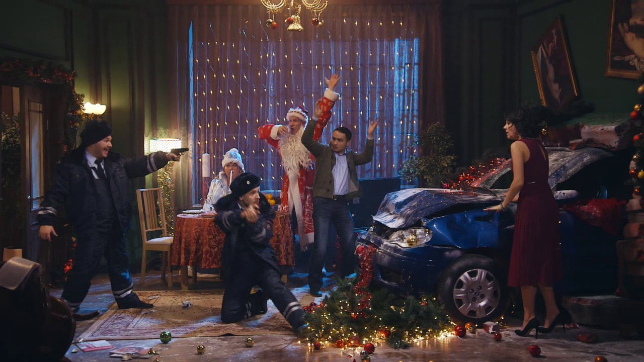 Однажды в России - Машина с пьяным Дедом Морозом
