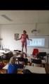 Голландская учительница показала на уроке свои органы